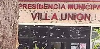 Gangsters left their mark on Villa Unión's municipal offices.