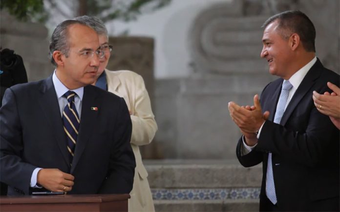 Calderón, left, and García in a photo taken during the former's presidency.