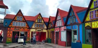 Tlalpujahua, where Christmas is eternal.