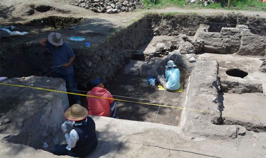 Archaeologists at work in Tlajinga, Teotihuacán.