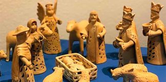 Nativity figures in the Fomento Cultural Banamex exhibition.