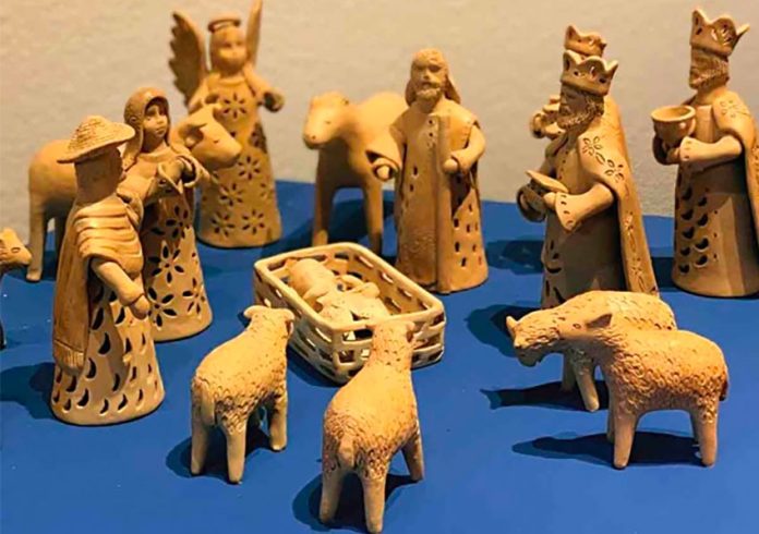 Nativity figures in the Fomento Cultural Banamex exhibition.