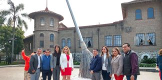 The city's silver broom, awarded for cleanliness.