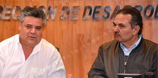 Lozada, left, and Pemex CEO Octavio Romero.