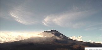 All was quiet Monday morning at El Popo.