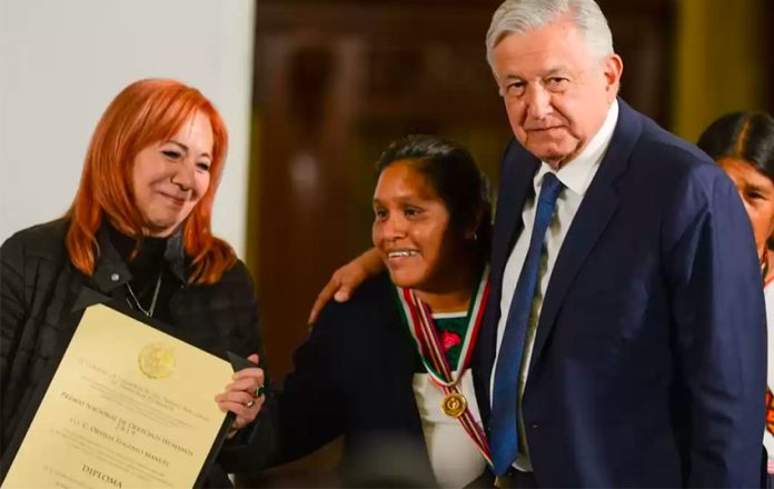 Prize winner Eugenio with rights commission president Piedra and López Obrador.