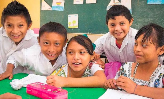 Bilingualism a goal in Yucatán schools.