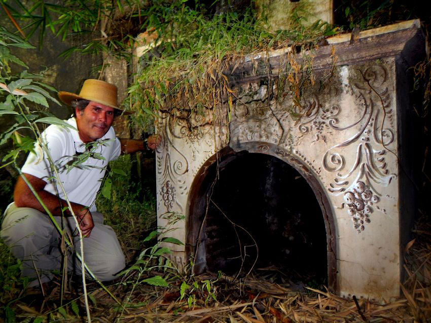 Author Jorge Varela investigating the old crushing mill.