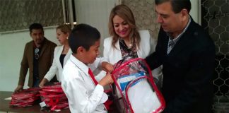 Backpack inspection at a school in Nuevo León.