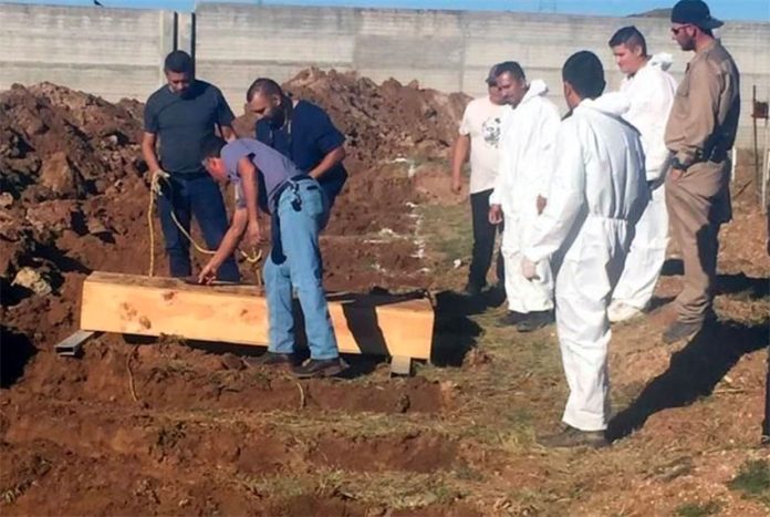 An unclaimed body is buried in Ciudad Juárez.