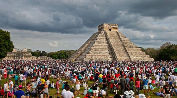 Chichén Itzá: 18,000 visitors in one day.