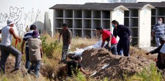 Looking for bodies in a hidden grave in Jalisco.