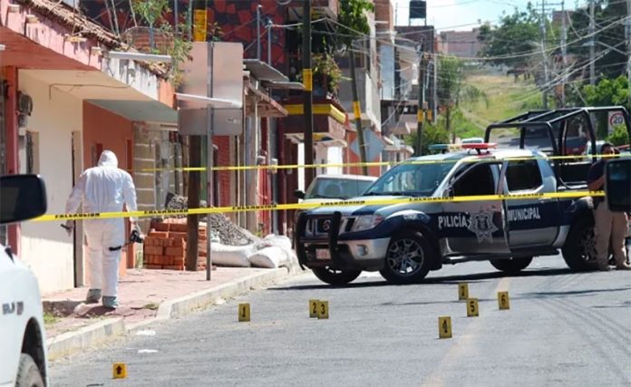 Investigators at a crime scene in Apaseo El Grande, Guanajuato. The state led the country in homicides in 2019.