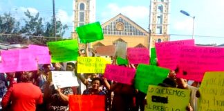 'We love you:' a protest against suspected cartel leader's arrest.