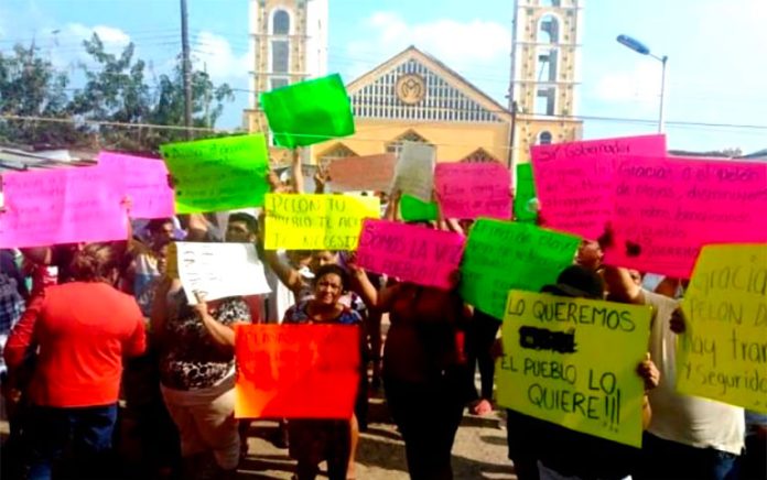 'We love you:' a protest against suspected cartel leader's arrest.
