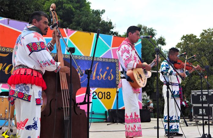 Trio Huichol play at the 2018 event.