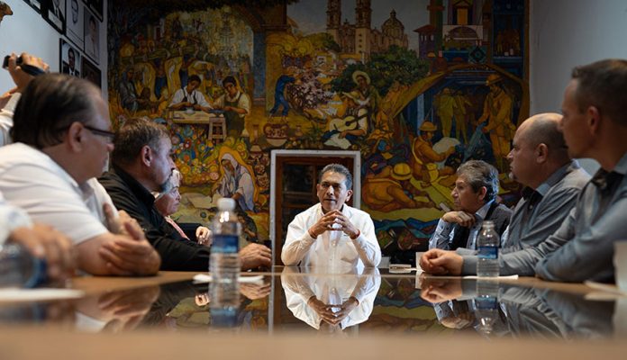 Taxco Mayor Marcos Parra, center, addresses members of the LeBaron family and activist José Díaz Navarro.