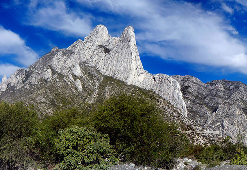 La Huasteca Park has many sheer walls over 300 meters high.