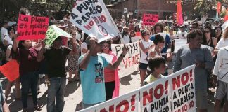 A protest against the San Pancho condominium project.