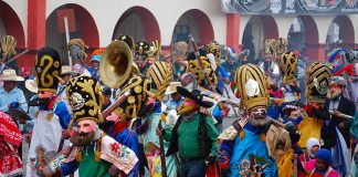 Huejotzingo turns into a battleground during carnival.
