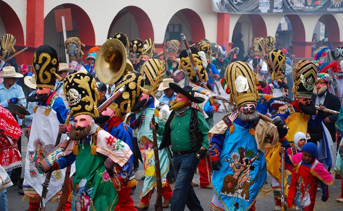 Huejotzingo turns into a battleground during carnival.