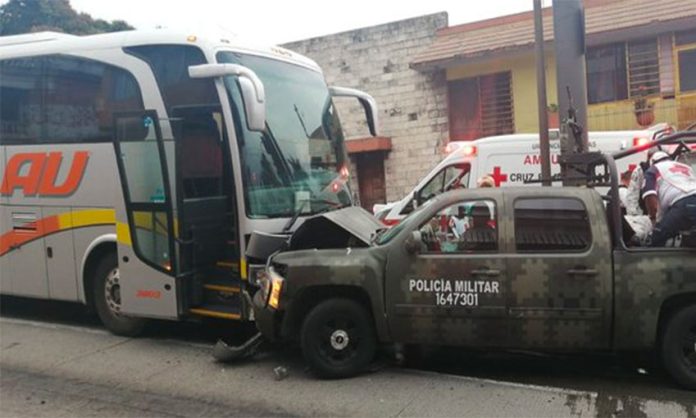 A bus and a military vehicle collide during weekend violence in Córdoba.