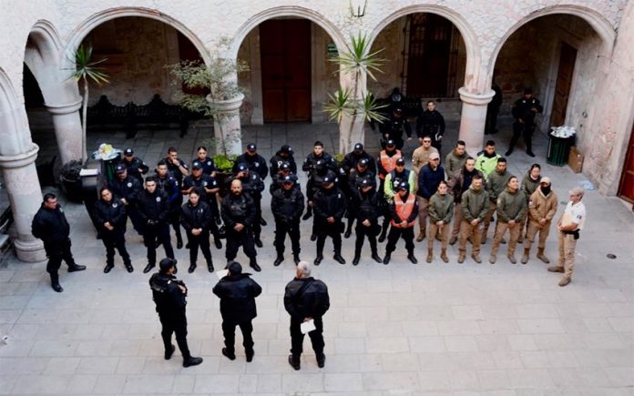 Federal and state police prepare to take over in San Juan de los Lagos.
