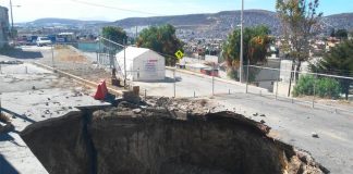 The sinkhole has become a permanent fixture in a neighborhood of Pachuca.