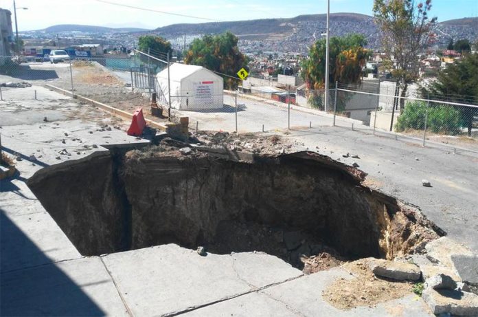 The sinkhole has become a permanent fixture in a neighborhood of Pachuca.
