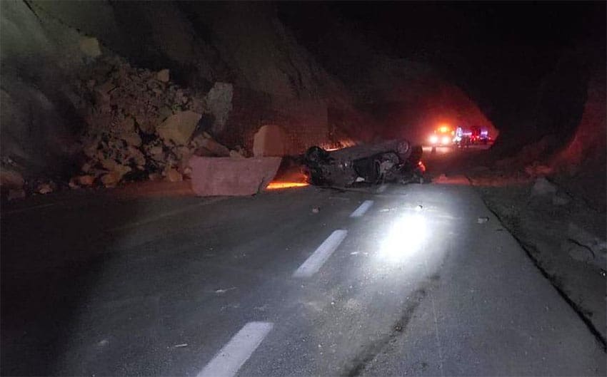Three vehicles pulverized by Oaxaca landslide; 6 people hurt