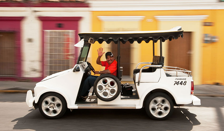 Mazatlán's signature transit vehicle, the pulmonía.