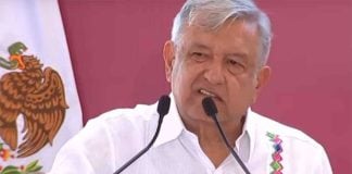 An angry President López Obrador reacts to a boisterous crowd in Macuspana.