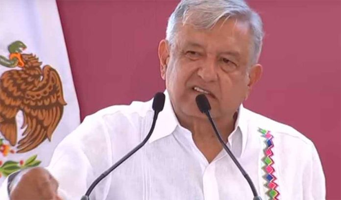 An angry President López Obrador reacts to a boisterous crowd in Macuspana.