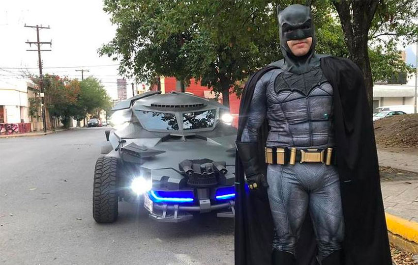Batman makes an appearance in Monterrey; urges people to stay at home