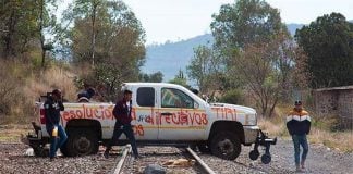 Students block the tracks in Michoacán.