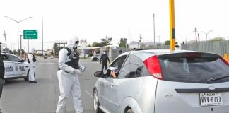 Police hand out informational brochures at the border in Ciudad Juárez.