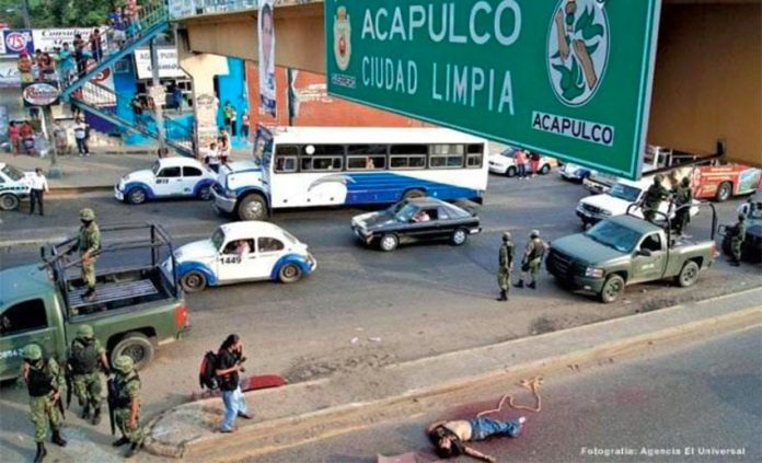 A murder scene in Acapulco: people are numb to it.