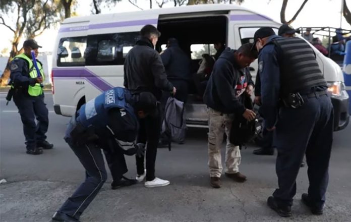 Police arrest criminal suspects in Mexico City.