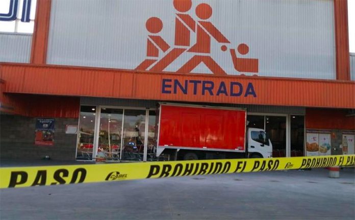 Looters struck at this Oaxaca store on Wednesday.