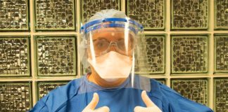 A health care worker at a hospital in Guanajuato with one of the makers' masks.