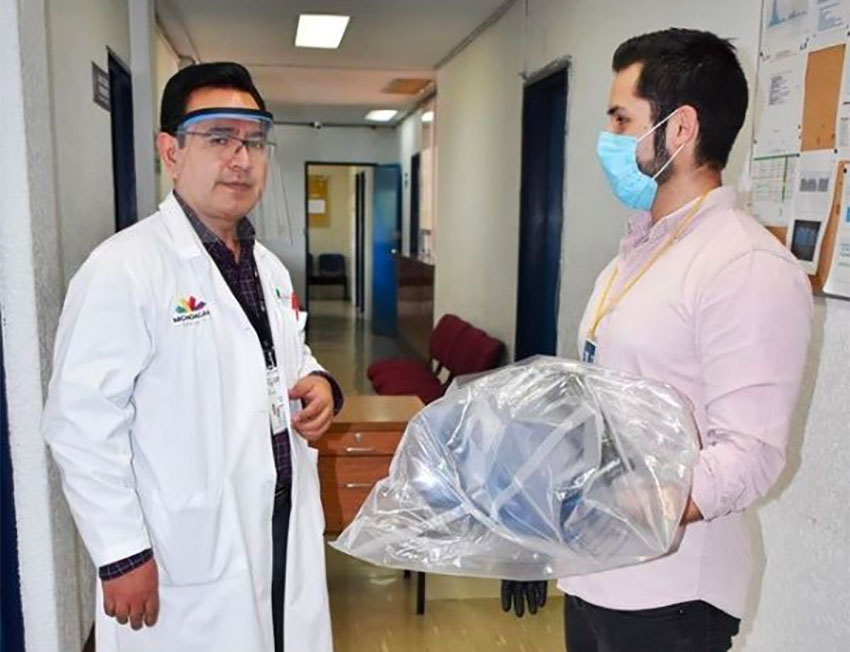 Clemente delivers masks to a hospital in Morelia, Michoacán.