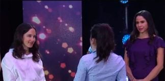 Sax player Ríos, back to the camera, performs with singer Ximena Sariñana on the Televisa show hosted by Paola Rojas, right.