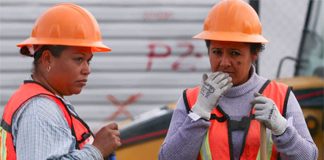 Fewer women are earning higher salaries, the statistics institute reports.