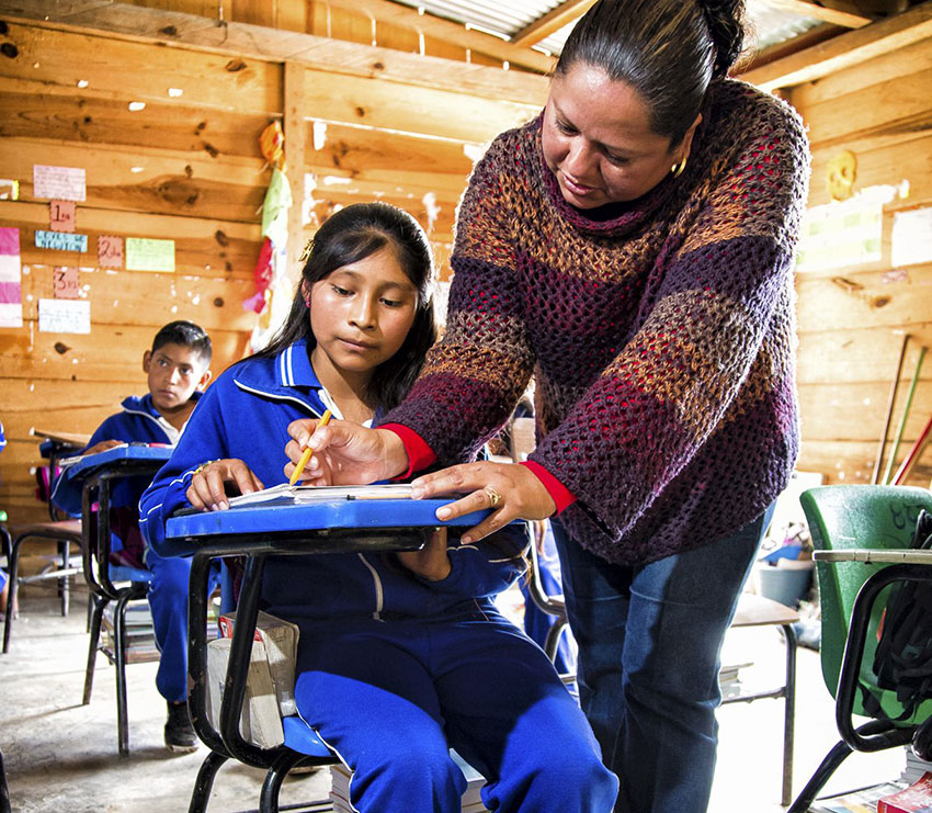 A REACH program student and teacher in Chiapas.