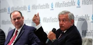 De Hoyos, left, and the president: they don't quite see eye to eye.