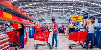 grocery store lineup