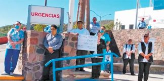 Hospital staff protest shortages in Mulegé.