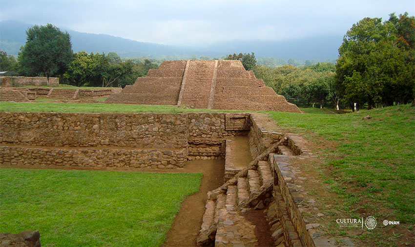 The Tingambato archaeological site is located between Uruapan and Pátzcuaro.