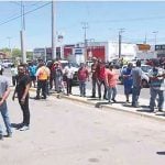 A lineup for beer in Sonora.