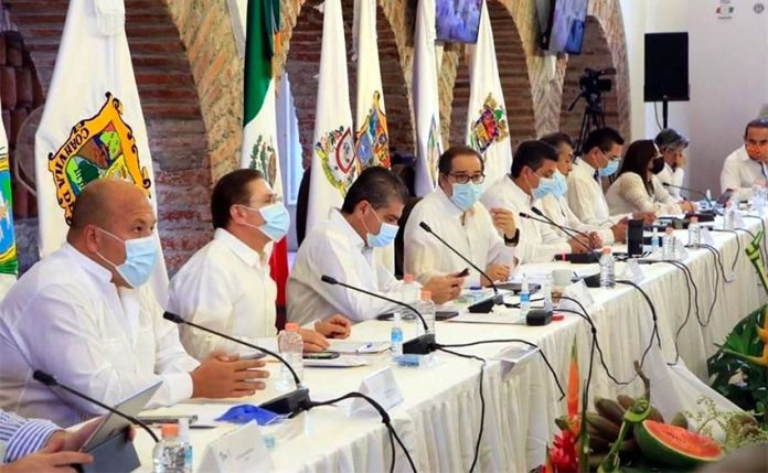 Seven governors met Friday in Colima, where they rejected the federal stoplight system.